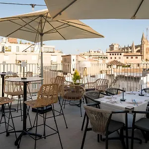 Nivia Born Boutique Hotell